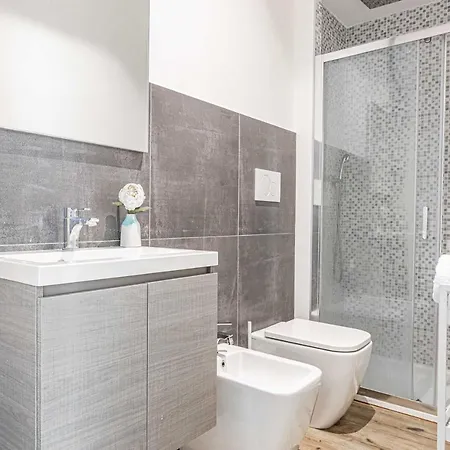 Luxnest I Porta Nuova - Via Pirelli * Milan