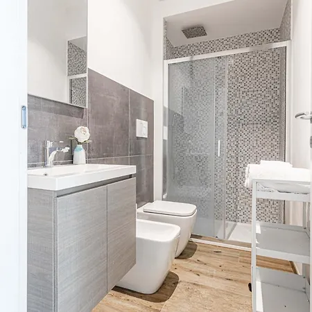 Luxnest I Porta Nuova - Via Pirelli Milan